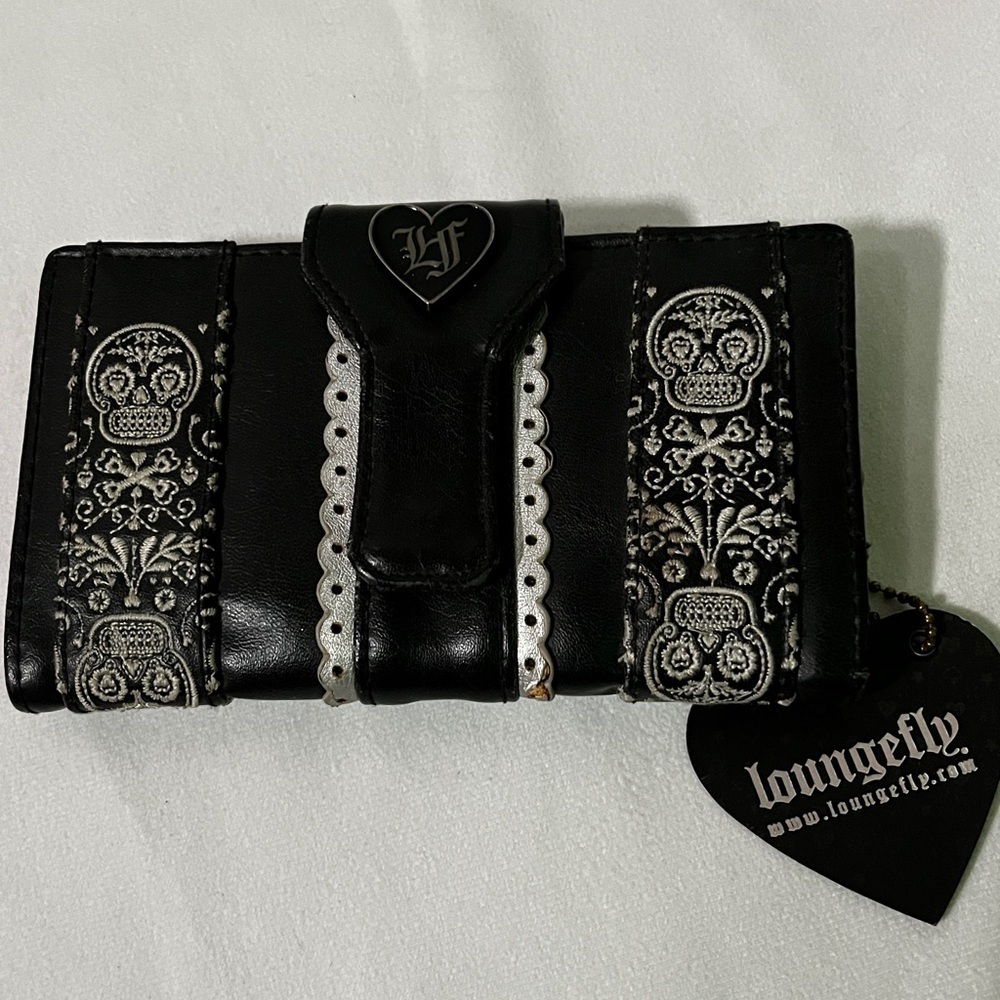 41 Loungefly Skull Leather Black and White Large BiFold Change Wallet* flaws*